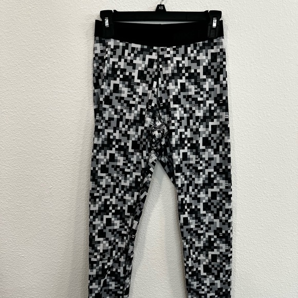 NIKE PRO LEGGINGS - Picture 1 of 3